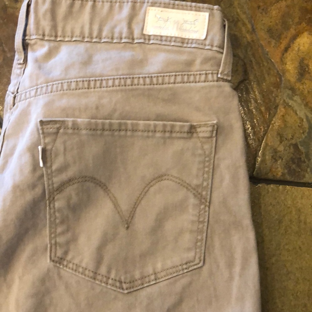 Levi Capri’s - Picture 2 of 2